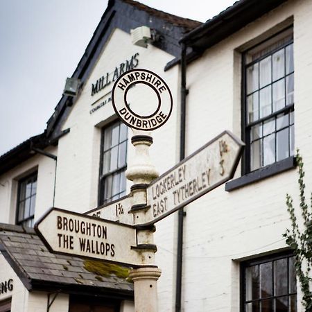 Отель The Mill Arms Ромси Экстерьер фото