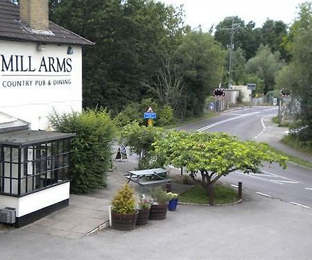 Отель The Mill Arms Ромси Экстерьер фото