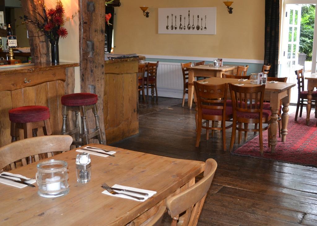 Отель The Mill Arms Ромси Экстерьер фото