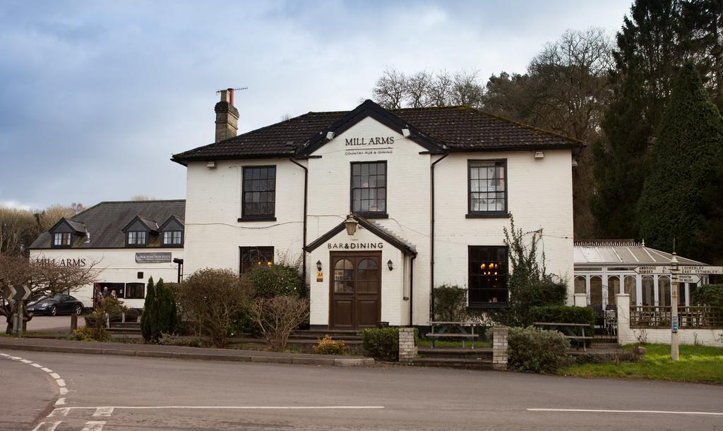 Отель The Mill Arms Ромси Экстерьер фото